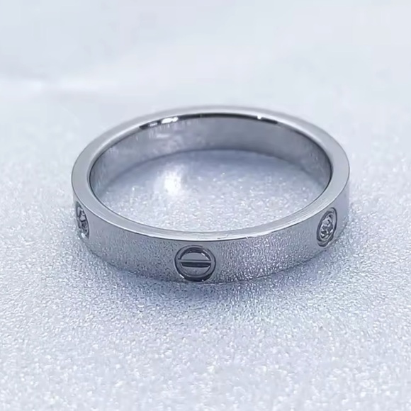 - LUXURY SCREW RING DIAMOND LOVE BAND RING - Picture 9 of 13